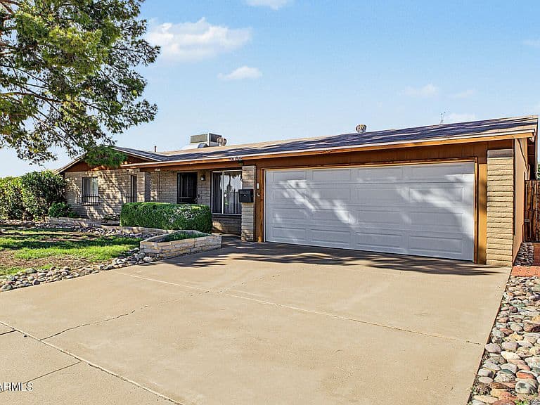 3402 E PARADISE Drive photo 2