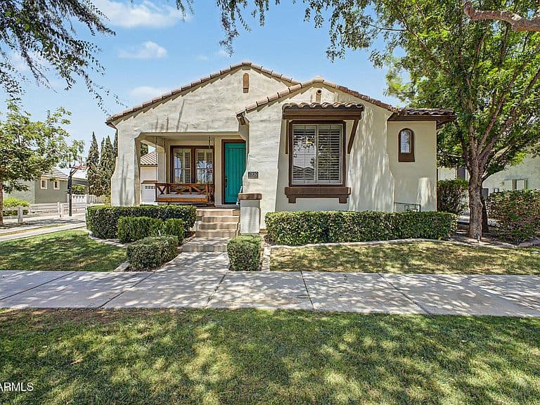 2850 E CAMELLIA Drive photo 1