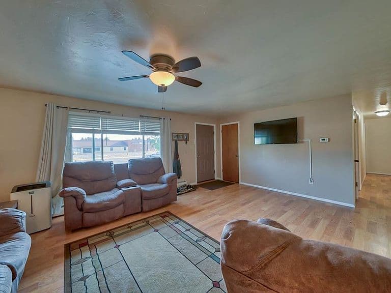 1302 Stampede Ave photo 5