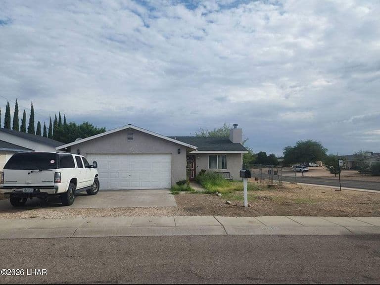 2847 Chambers Ave photo 1