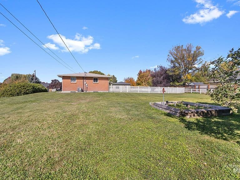 11360 W Lake Hazel Rd photo 3
