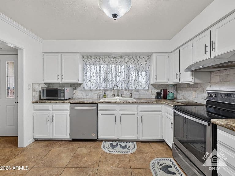 1602 E GROVE Avenue photo 5