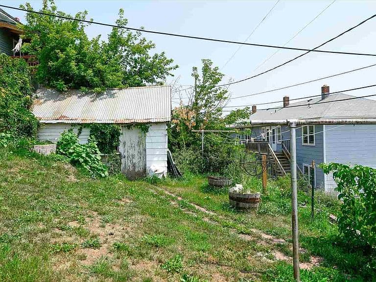 413 Grandview Dr photo 3