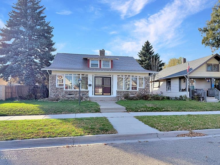 505 3rd Ave E photo 2