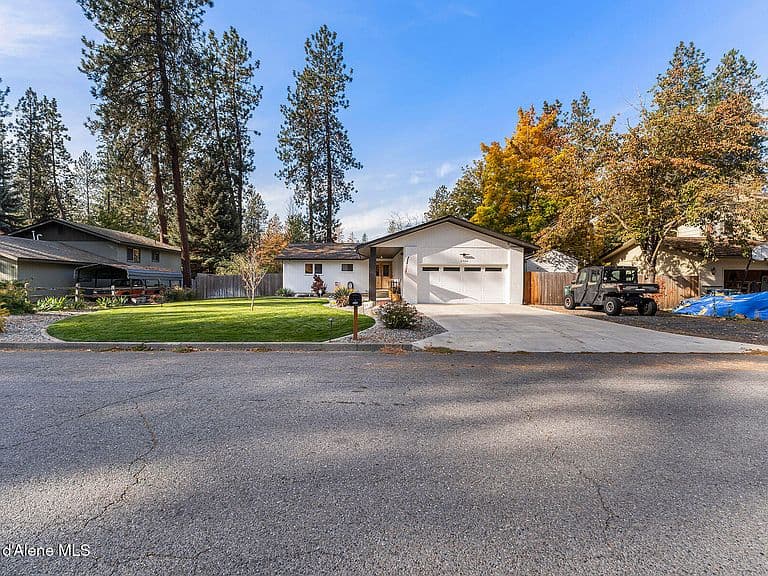 3704 N Woods Ln photo 2