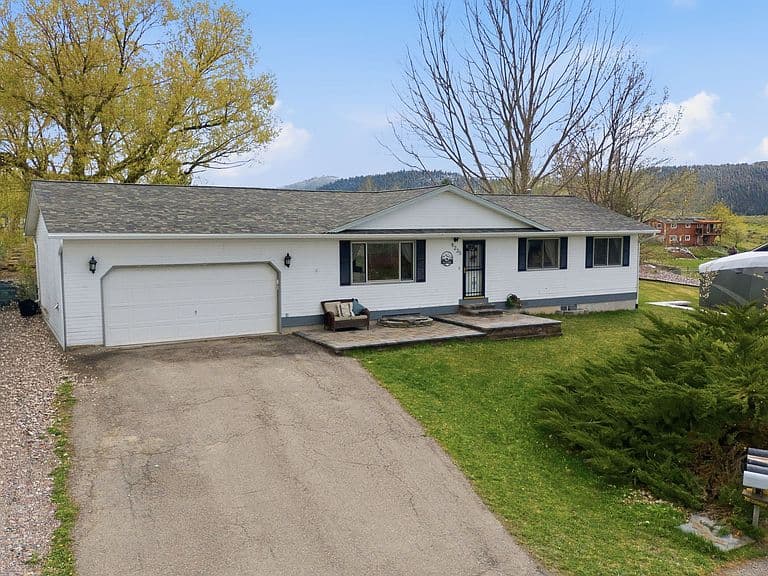 9225 Grouse Dr photo 2