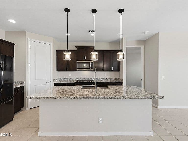 12610 W DALEY Lane photo 2