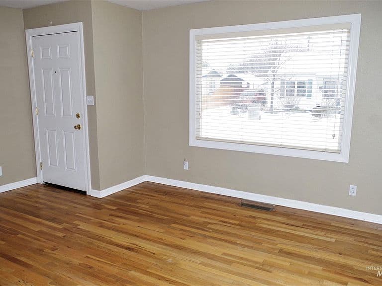 2303 W Judith St photo 4