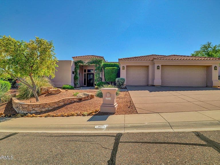 13615 N SUNSET Drive photo 2