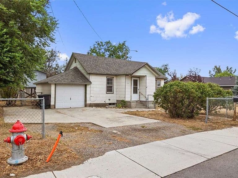 1741 Hawthorne Ln photo 2