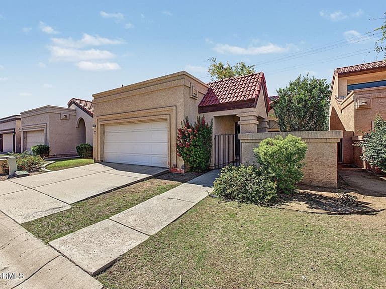 566 N ASPEN Drive photo 4