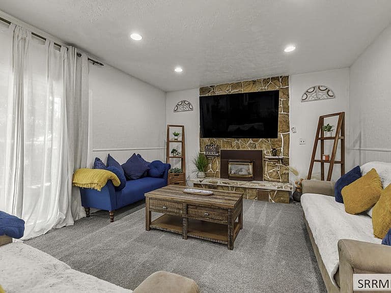 2201 Brandon Dr photo 4