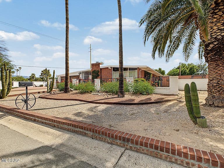 7080 E Acoma Pl photo 4