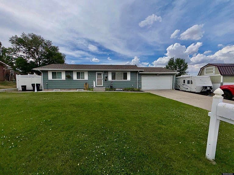 1805 Wyoming Dr photo 1