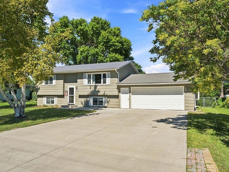 543 Crescent Dr photo 1