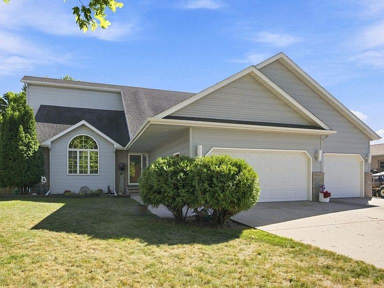 1975 29th Street Cir S photo 1