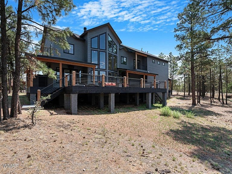 2238 Country Club Dr photo 1