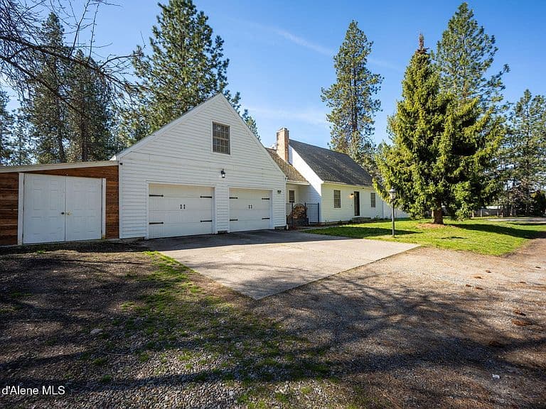 1140 E Forest Park Ln photo 1