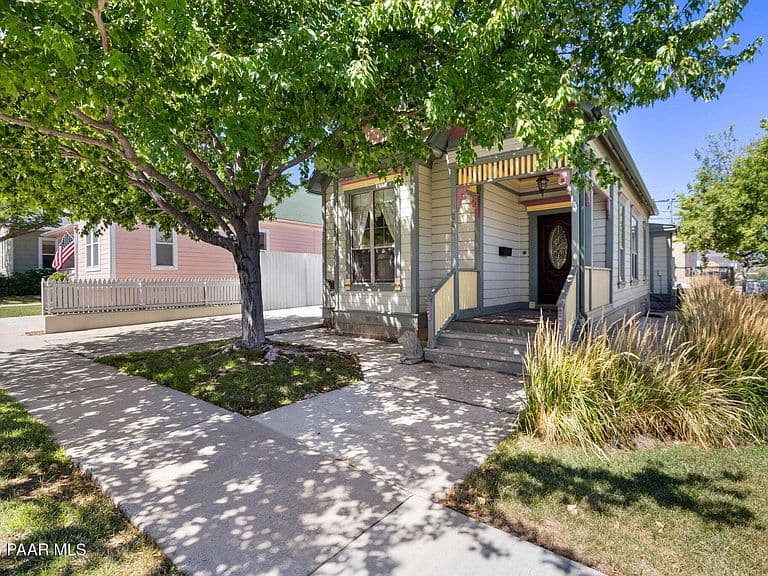 240 N Pleasant St photo 1