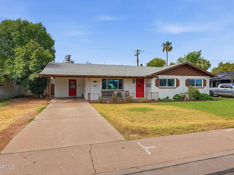 1635 E DANA Avenue photo 3