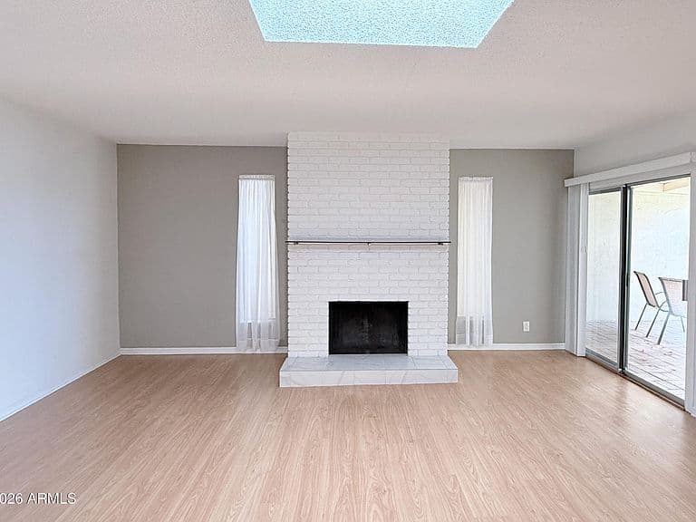 312 W LAGUNA Drive photo 4