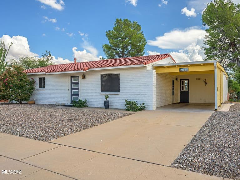 1541 S San Ray photo 4