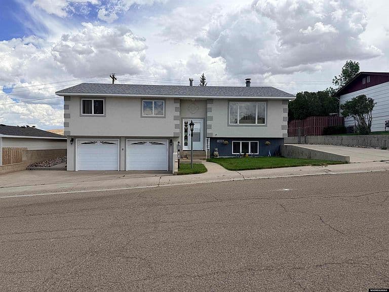 1408 Cottonwood Dr photo 3