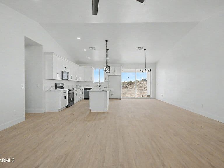 32959 W ELWOOD Street photo 4