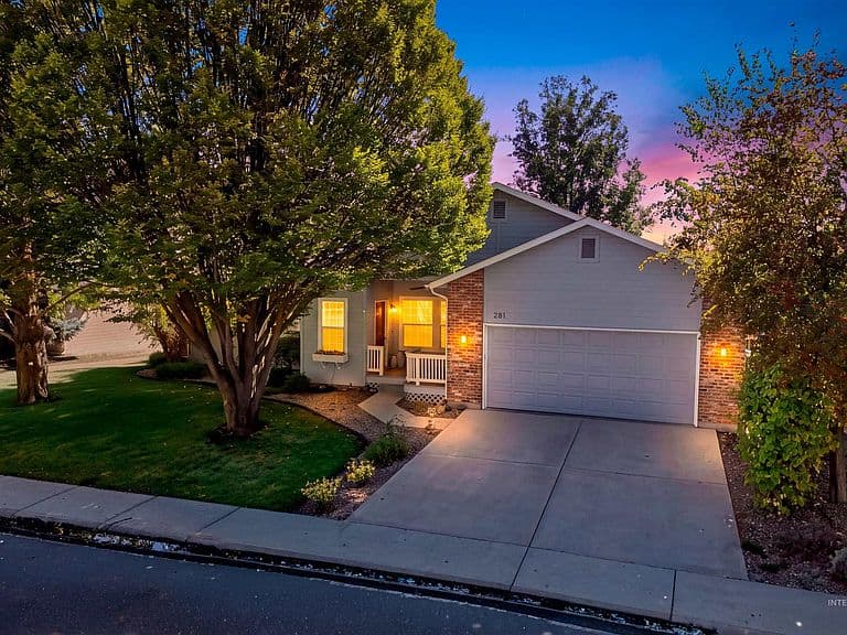 281 S Silverwood Way photo 1