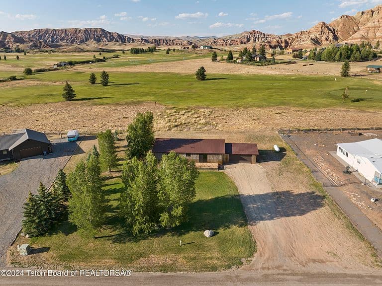 1424 Fairview Dr photo 3
