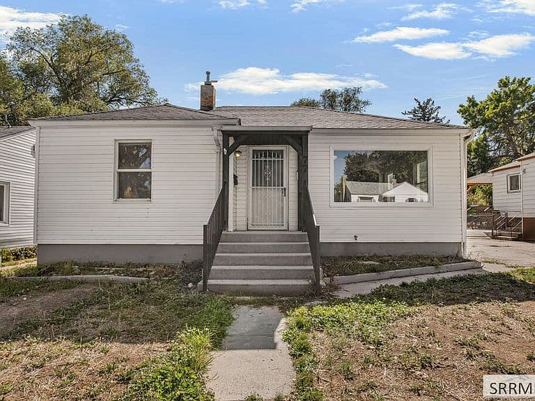 77 Cottonwood Ave photo 4