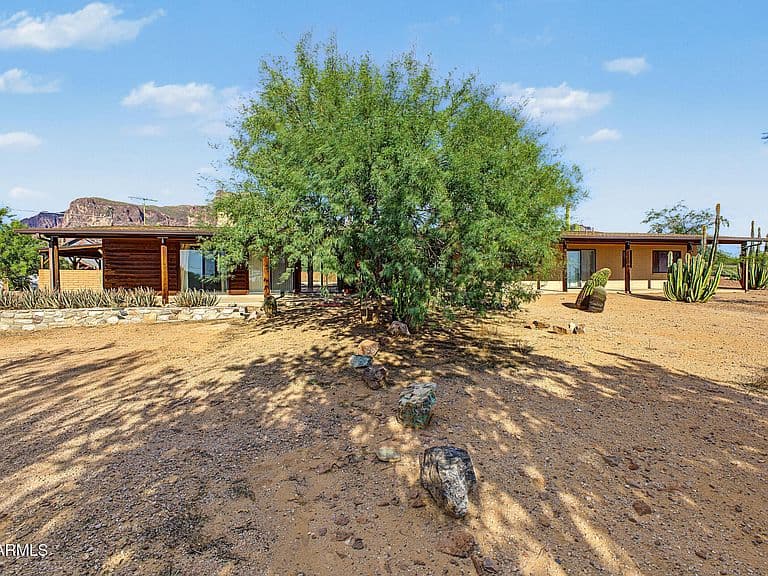 685 S HOLMES Road photo 3