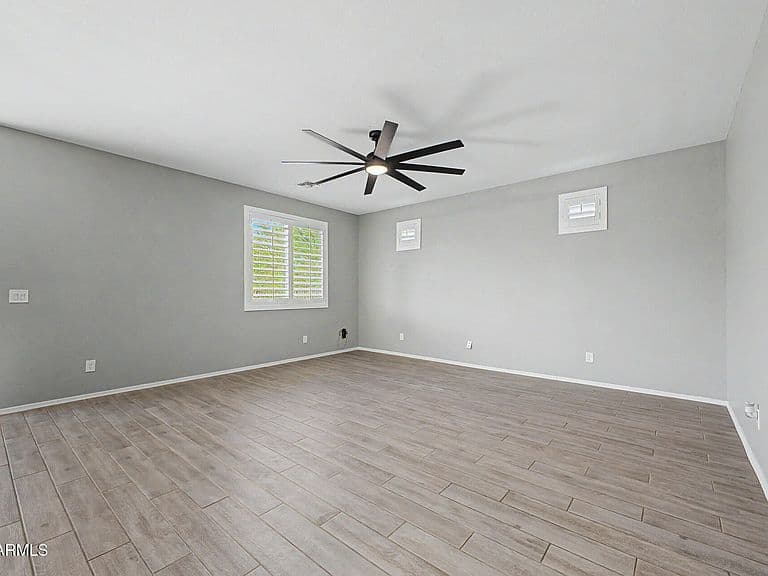 18040 W LOUISE Drive photo 5