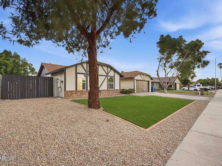 7451 E DRUMMER Avenue photo 3