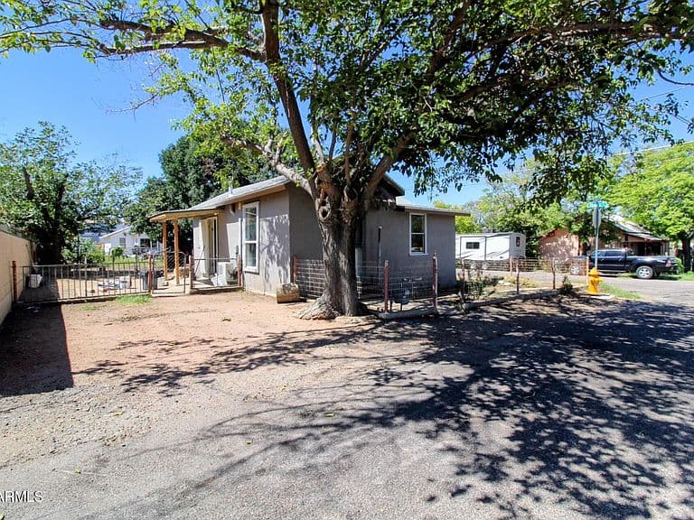 5528 S GLENDALE Avenue photo 1