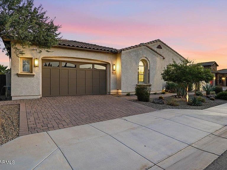 871 E PEACH TREE Place photo 4