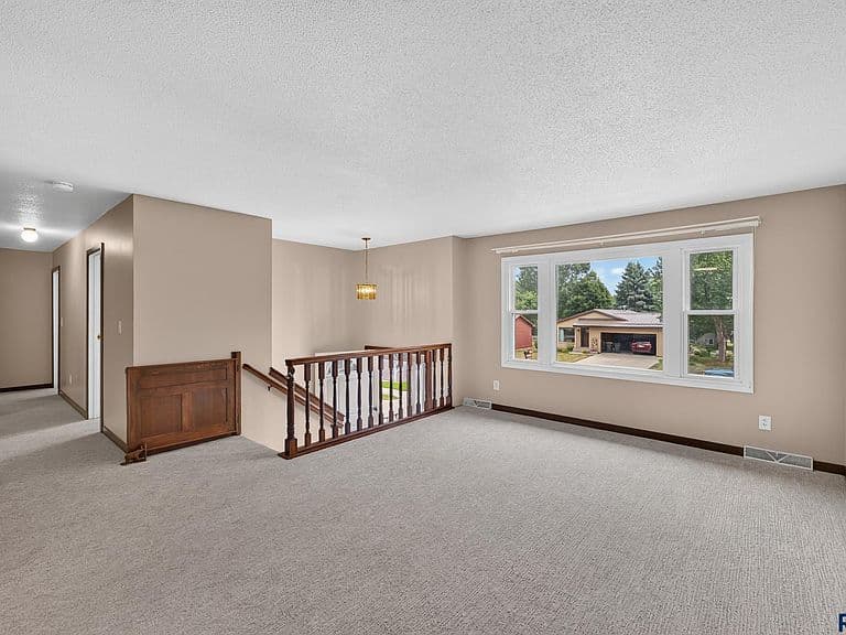 805 S Rohl Dr photo 2