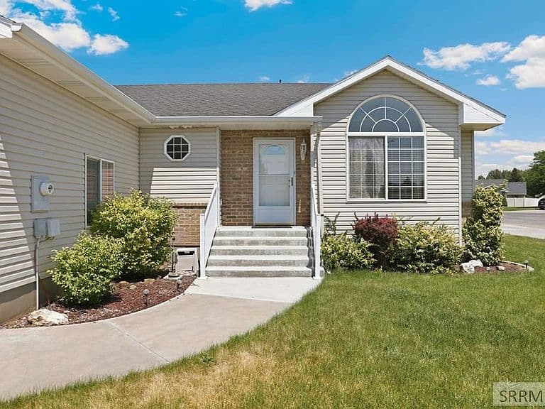 3109 Madeline Dr photo 5