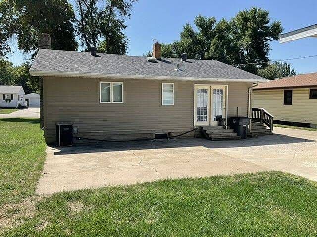609 3rd St SE photo 3
