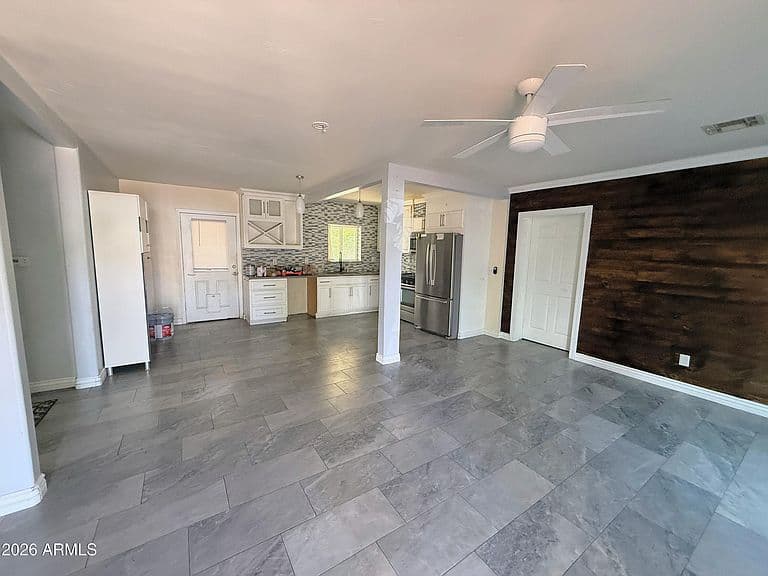 15 E CAROL Avenue photo 4