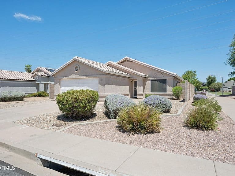 4948 E COLBY Street photo 1