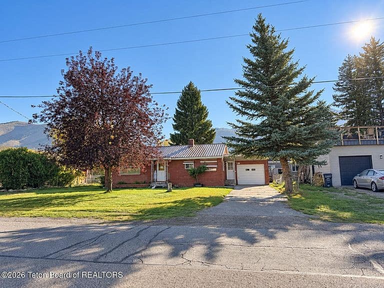 583 Adams St photo 2