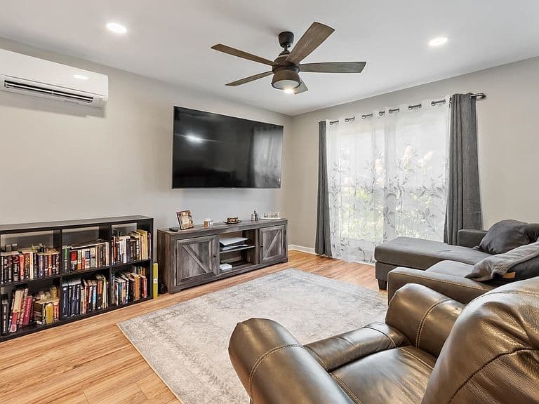 147 Liberty Lane photo 4