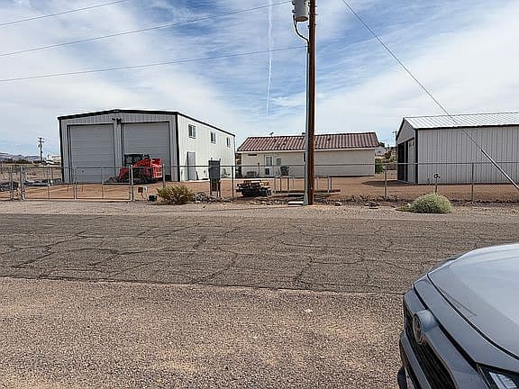12547 S Oatman Hwy photo 2