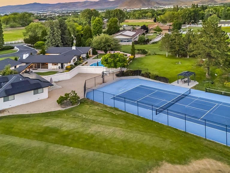 1850 View Crest Dr photo 3