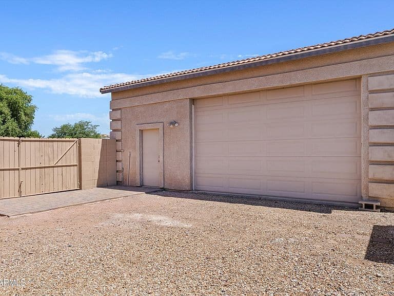 11437 E ROSCOE Avenue photo 4