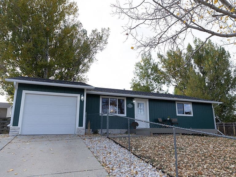 1360 Birch St photo 2