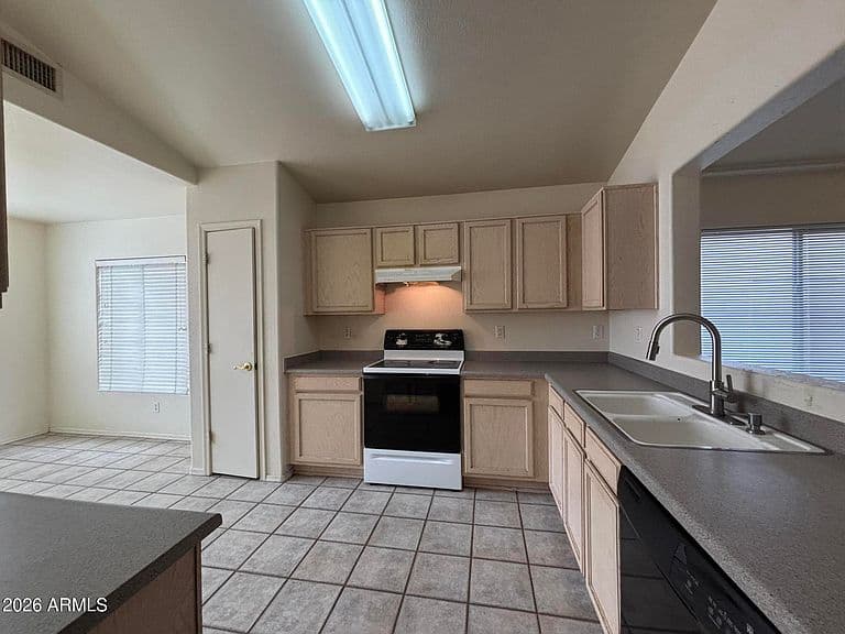 8540 W Rue de Lamour -- photo 4