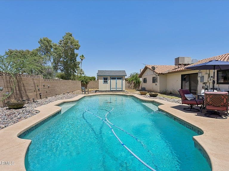 2914 E BERYL Avenue photo 3