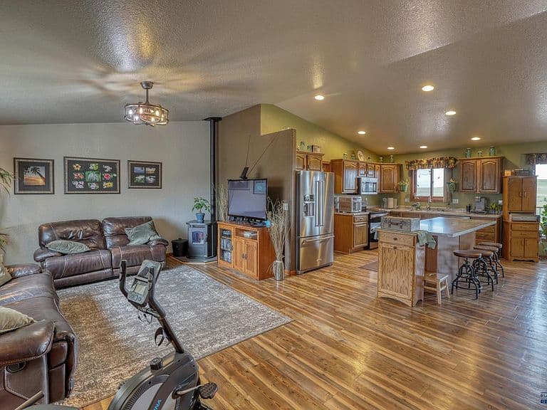 22318 Lucky Ln photo 5
